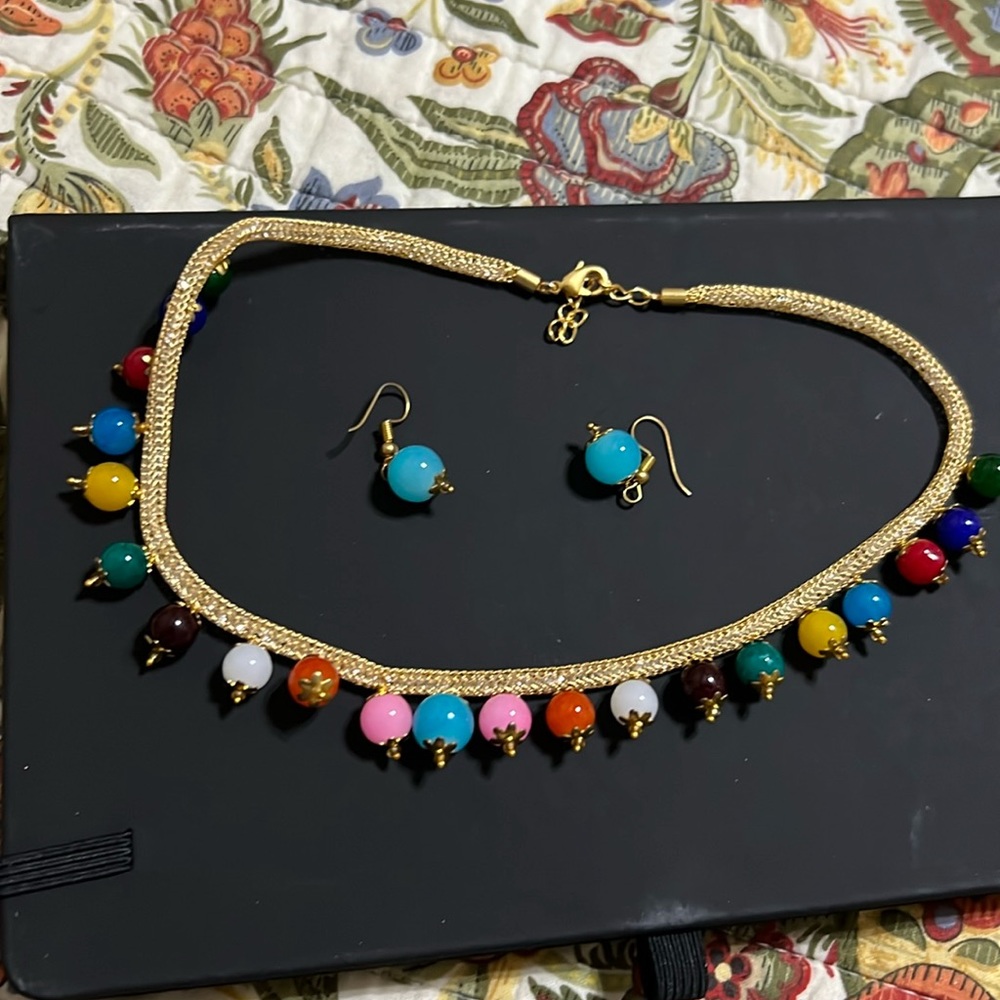 Faison jewelry necklace with earrings